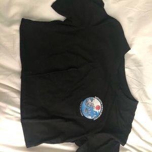 cropped black t shirt